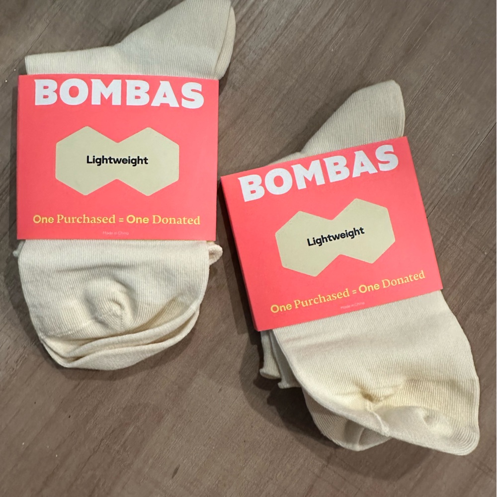 Bombas Off white quarter frill sock small